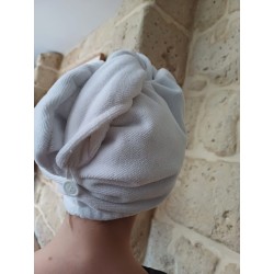 Serviette en microfibre blanche cousue par la savonnière !