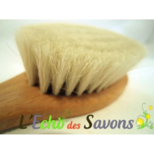 Brosse à cheveux Flower bébé - Zoom sur tête