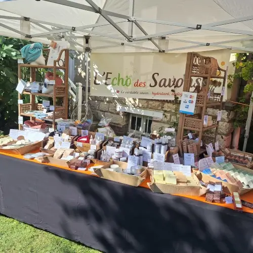 Stand de l'Echo des Savons au Marché des Producteurs de Locaruche 2024