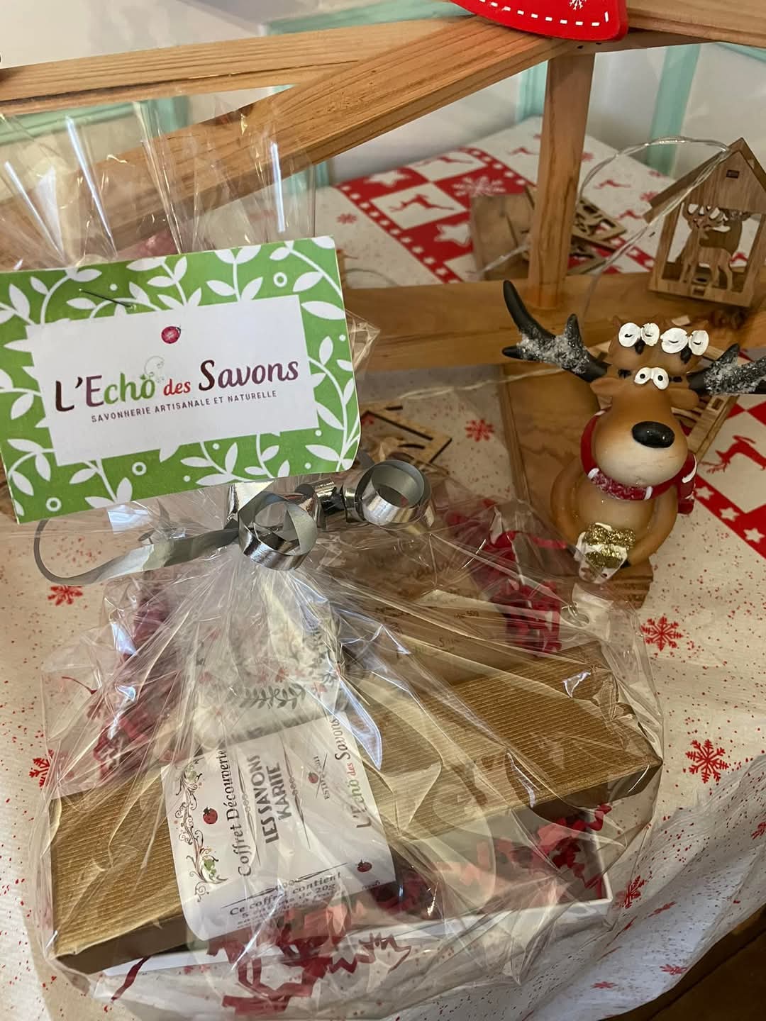 Coffret au pied du sapin de Noël Age d'Or Services