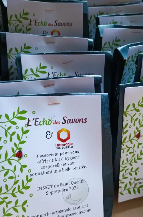 Coffret Kit d'Hygiène offert par Hamonie Mutuelle aux étudiants de 'lINSSET de Saint-Quentin